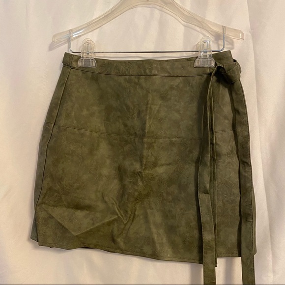 Mint Vanilla Faux Leather Tie Skirt - Picture 1 of 7